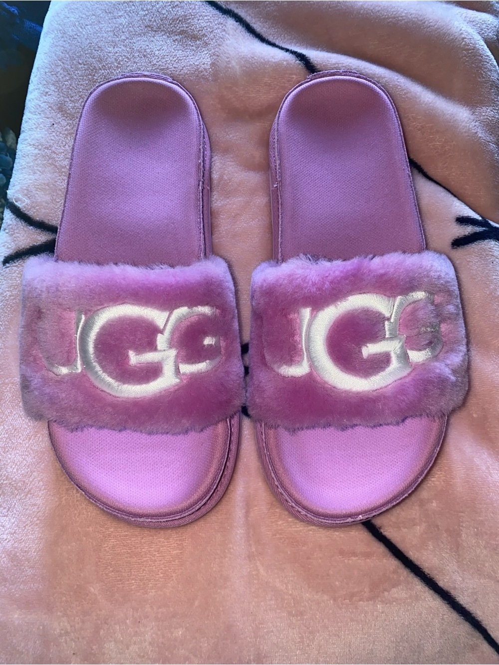 UGG Laton Fur Slides NWT Size 8 Wildflower Fluff